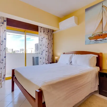 Apartment House Feliz